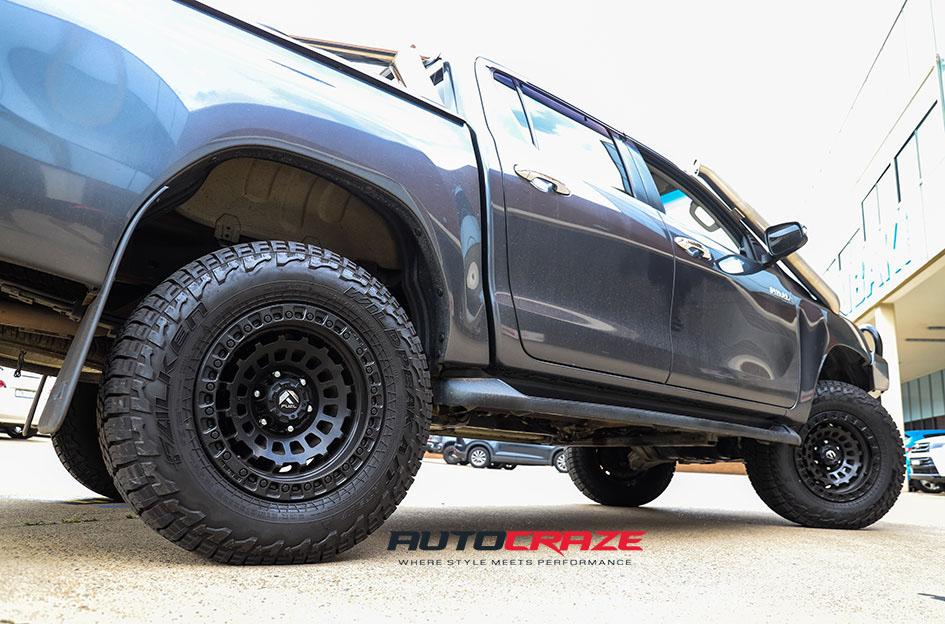 TOYOTA HILUX N80 4WD ZEPHYR MATTE BLACK